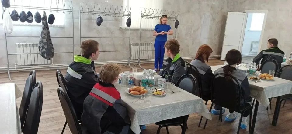 Полезные опыт и знания: ученики Горютинской школы проходят летнюю трудовую практику на одном из ведущих сельхозпредприятий региона Полезные опыт и знания: ученики Горютинской школы проходят летнюю трудовую практику на одном из ведущих сельхозпредприятий региона