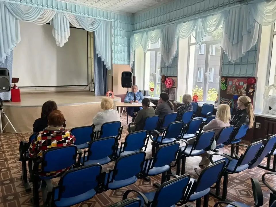 Прокурором Пролетарского района г. Твери Олегом Рузаевым в ГБУ «Тверской геронтологический центр» проведен личный прием сотрудников и постояльцев центра