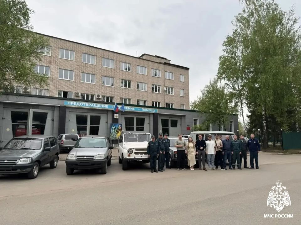 Мы рядом с теми, кто на передовой Мы рядом с теми, кто на передовой