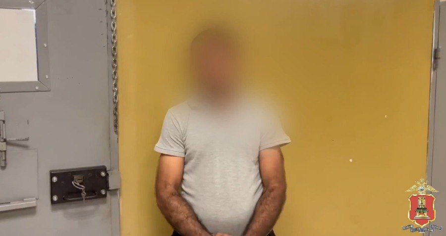 В Твери задержали хулигана, который разбил стекло чужого авто