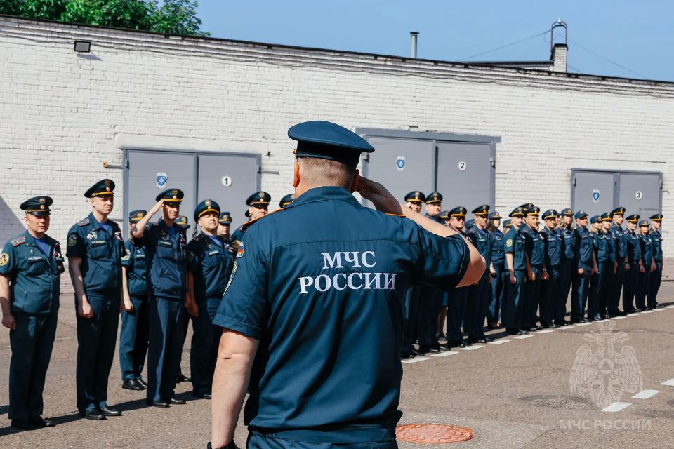 В Главном управлении МЧС России по Тверской области прошло торжественное построение в честь Дня России В Главном управлении МЧС России по Тверской области прошло торжественное построение в честь Дня России