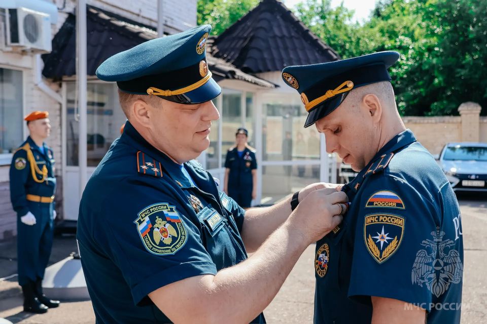 В Главном управлении МЧС России по Тверской области прошло торжественное построение в честь Дня России В Главном управлении МЧС России по Тверской области прошло торжественное построение в честь Дня России