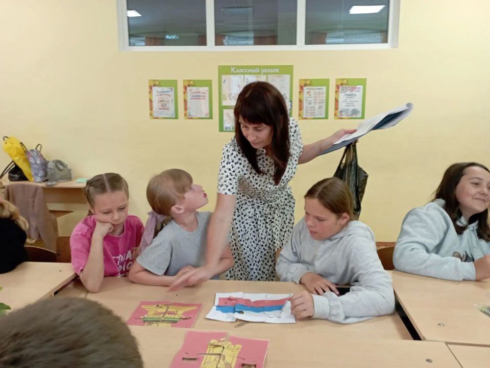 Родина моя – Россия!. . В каждом муниципалитете, в летних оздоровительных лагерях для будущих и молодых избирателей нашей страны избирательные комиссии Тверской области организовали яркие и запоминающиеся праздники... Родина моя – Россия!. . В каждом муниципалитете, в летних оздоровительных лагерях для будущих и молодых избирателей нашей страны избирательные комиссии Тверской области организовали яркие и запоминающиеся праздники...