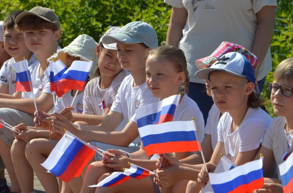 В тверских летних лагерях проходят мероприятия, посвященные Дню России В тверских летних лагерях проходят мероприятия, посвященные Дню России