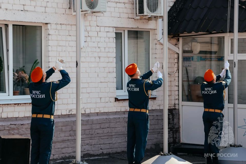 В Главном управлении МЧС России по Тверской области прошло торжественное построение в честь Дня России В Главном управлении МЧС России по Тверской области прошло торжественное построение в честь Дня России