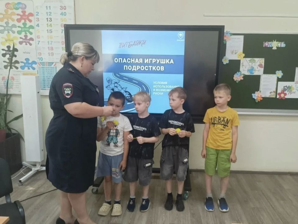 В Старицком муниципальном округе прошла профилактическая беседа со школьниками В Старицком муниципальном округе прошла профилактическая беседа со школьниками
