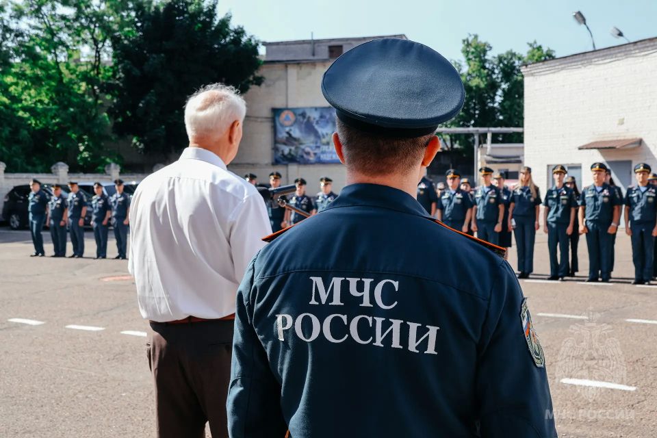 В Главном управлении МЧС России по Тверской области прошло торжественное построение в честь Дня России В Главном управлении МЧС России по Тверской области прошло торжественное построение в честь Дня России
