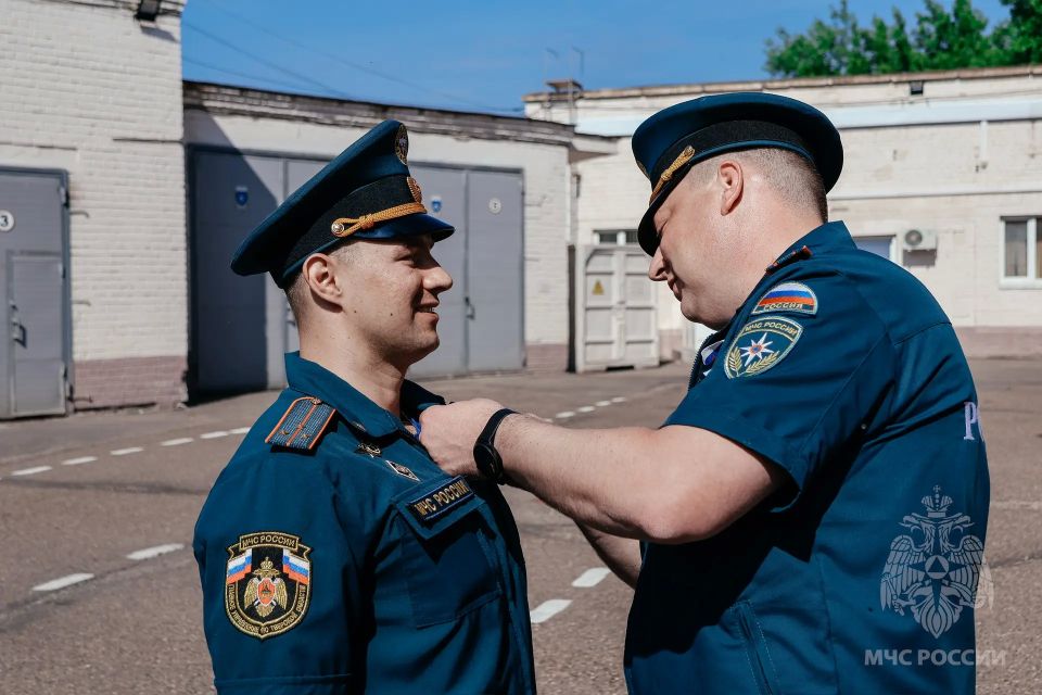 В Главном управлении МЧС России по Тверской области прошло торжественное построение в честь Дня России В Главном управлении МЧС России по Тверской области прошло торжественное построение в честь Дня России