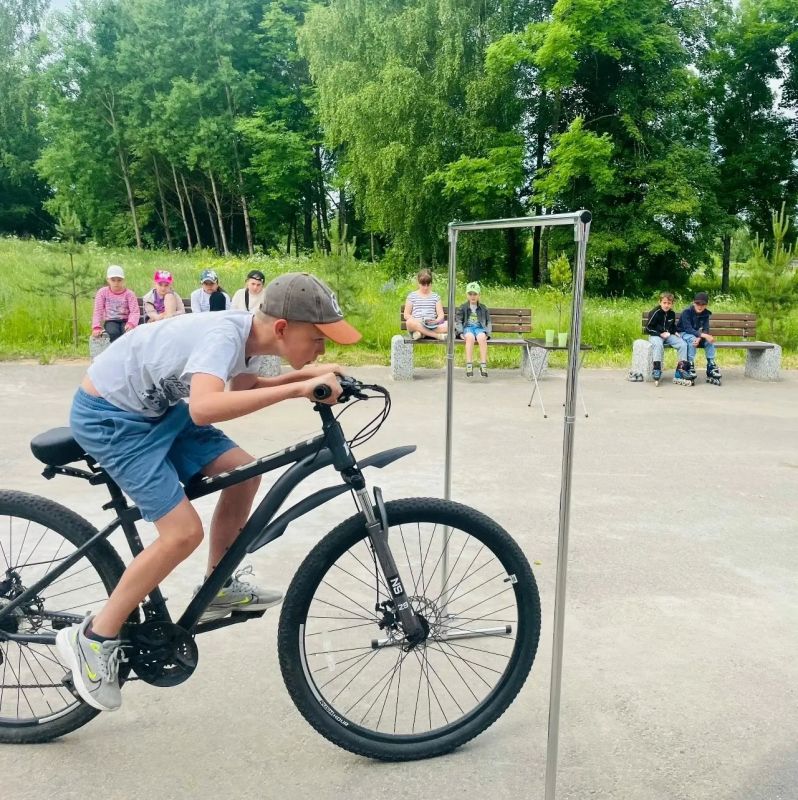 В Лихославльском муниципальном округе прошёл урок для юных велосипедистов и самокатчиков В Лихославльском муниципальном округе прошёл урок для юных велосипедистов и самокатчиков
