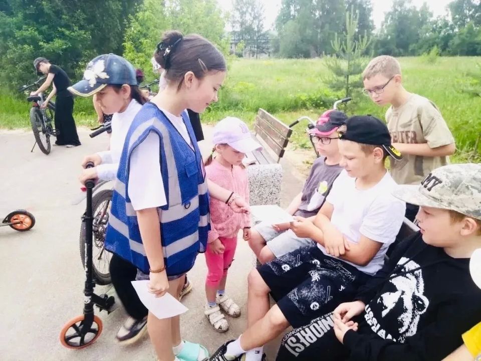 В Лихославльском муниципальном округе прошёл урок для юных велосипедистов и самокатчиков В Лихославльском муниципальном округе прошёл урок для юных велосипедистов и самокатчиков