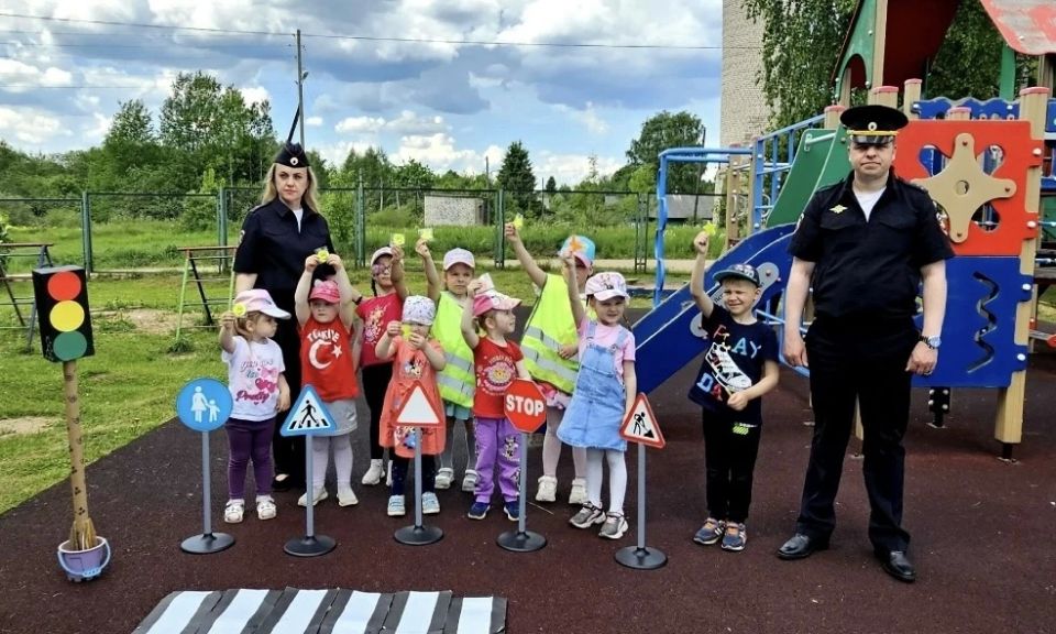 Для воспитанников детского сада «Ёлочка» города Западная Двина прошло обучающее занятие Для воспитанников детского сада «Ёлочка» города Западная Двина прошло обучающее занятие