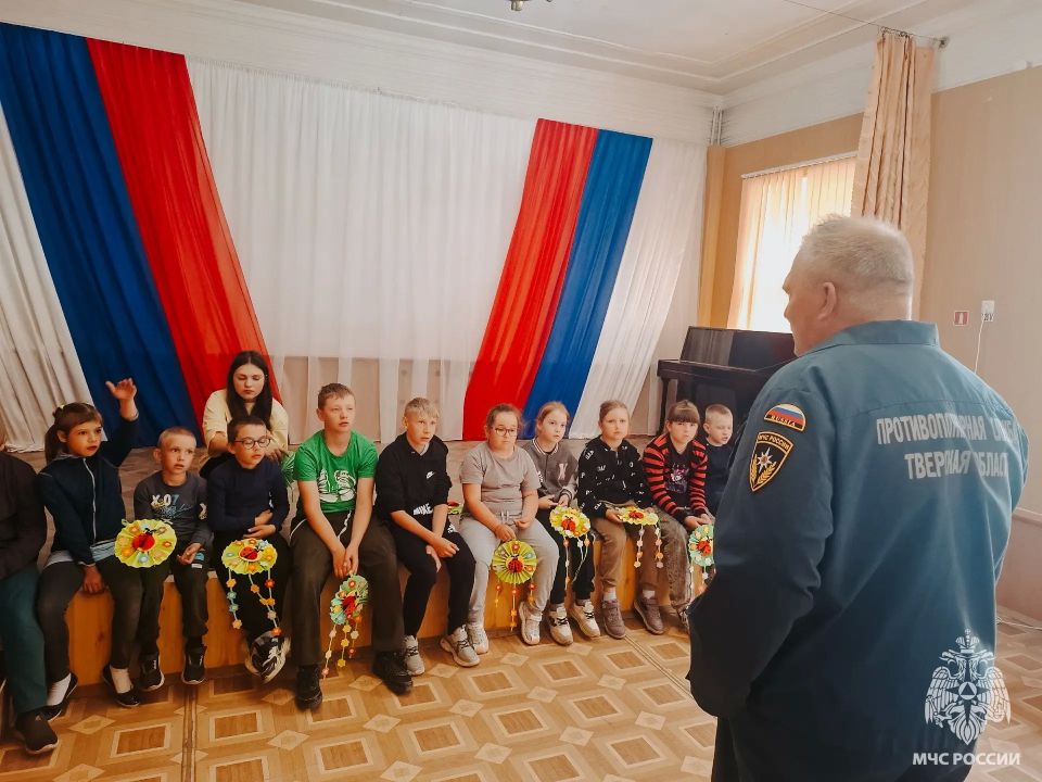 На территории Верхневолжья продолжаются дни безопасности в оздоровительных лагерях, направленные на предупреждение и профилактику детской гибели и травматизма На территории Верхневолжья продолжаются дни безопасности в оздоровительных лагерях, направленные на предупреждение и профилактику детской гибели и травматизма