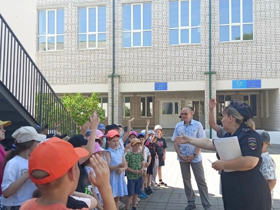 Сотрудники Ржевской Госавтоинспекции организовали патриотический велопробег для школьников Сотрудники Ржевской Госавтоинспекции организовали патриотический велопробег для школьников