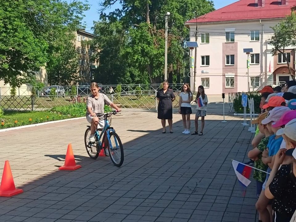 Сотрудники Ржевской Госавтоинспекции организовали патриотический велопробег для школьников Сотрудники Ржевской Госавтоинспекции организовали патриотический велопробег для школьников