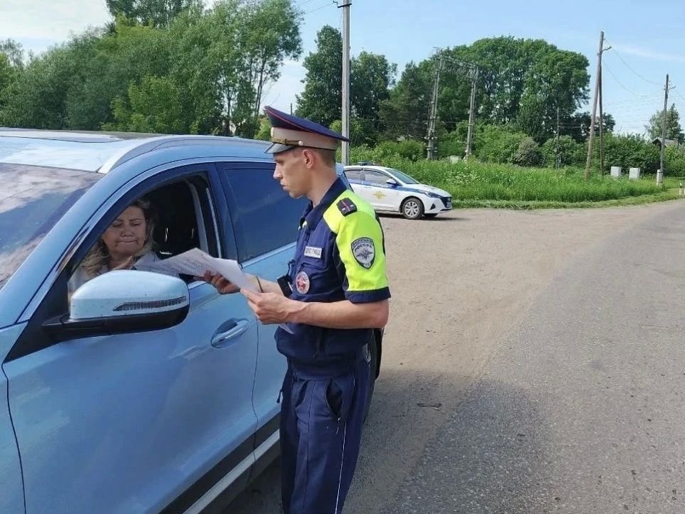 Сотрудники Краснохолмской Госавтоинспекции совместно с представителями ОАО «РЖД» провели профилактическую акцию для водителей Сотрудники Краснохолмской Госавтоинспекции совместно с представителями ОАО «РЖД» провели профилактическую акцию для водителей