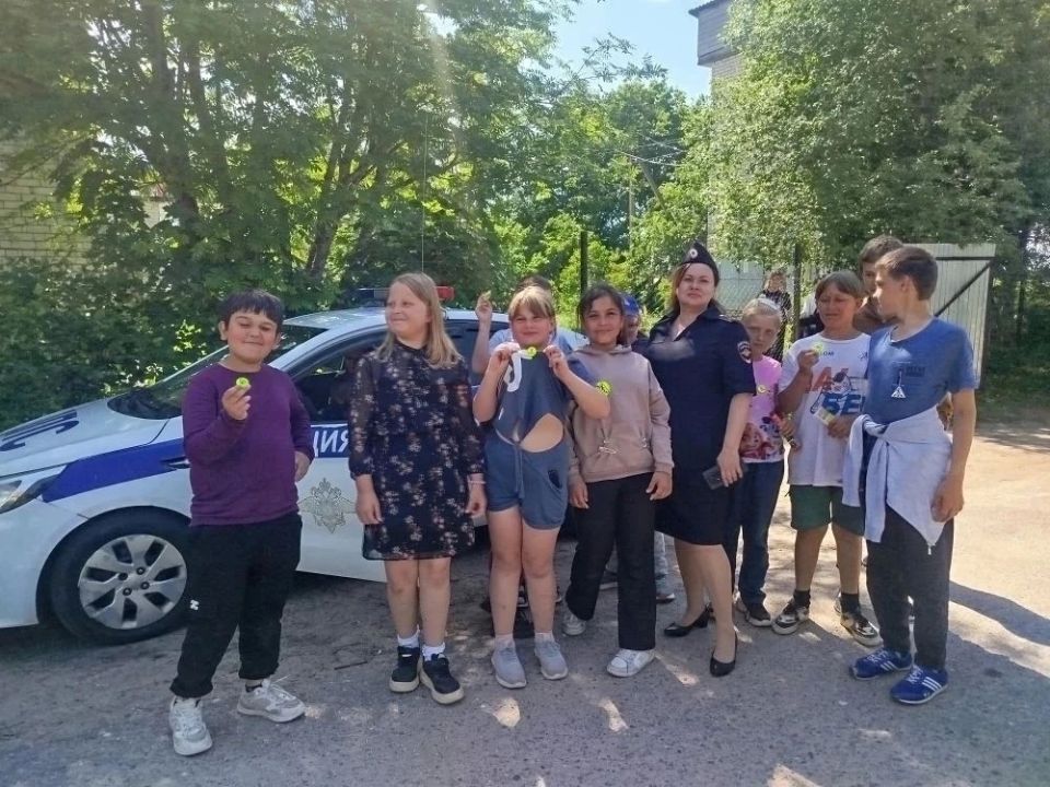 В Удомельском муниципальном округе автоинспекторы организовали для воспитанников летнего пришкольного лагеря на базе Сиговской школы интерактивное занятие В Удомельском муниципальном округе автоинспекторы организовали для воспитанников летнего пришкольного лагеря на базе Сиговской школы интерактивное занятие