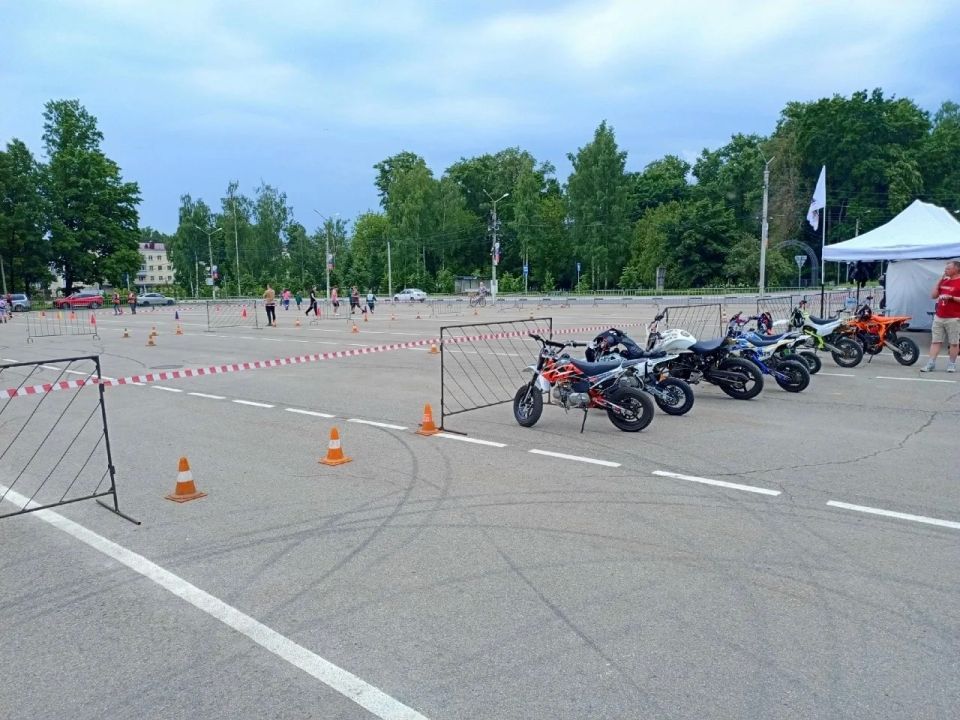 Сотрудники Госавтоинспекции поддержали детские соревнования по мотоджимхане Сотрудники Госавтоинспекции поддержали детские соревнования по мотоджимхане