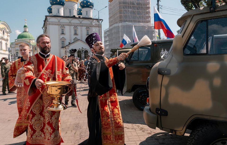 В Тверской области передали более 50 единиц техники и оборудования военнослужащим В Тверской области передали более 50 единиц техники и оборудования военнослужащим