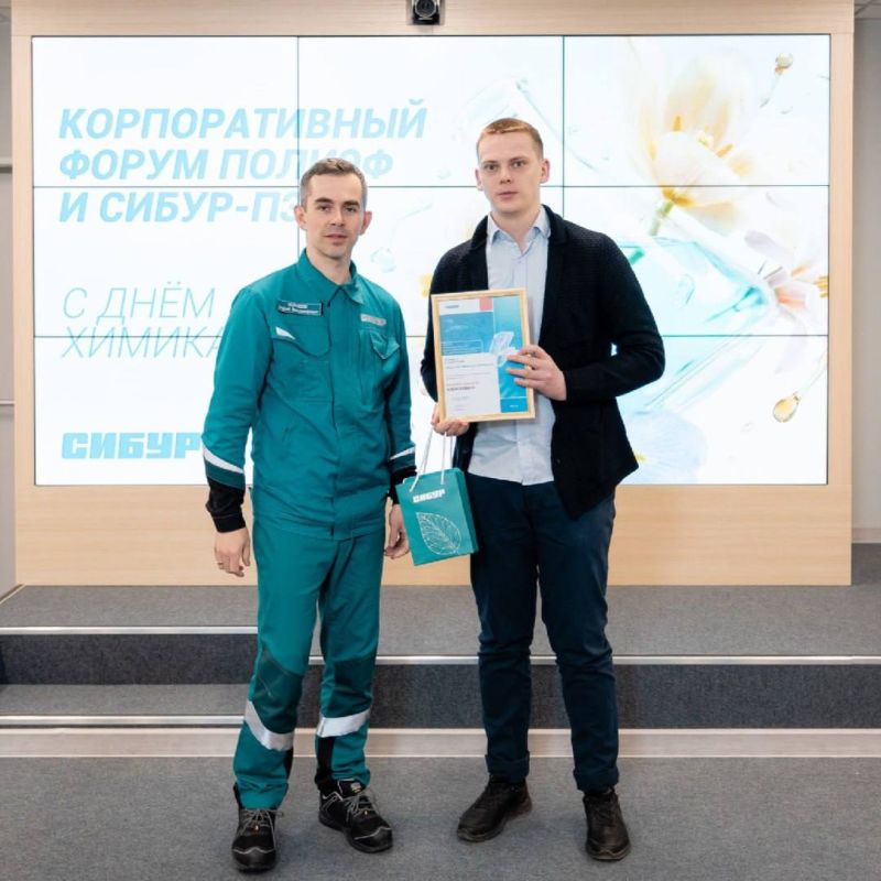Их рабочие дни проходят в лаборатории и за пультом, в мастерских и в принятии важных решений, но иногда они выходят на сцену, чтобы услышать в свой адрес слова благодарности и громкие аплодисменты Их рабочие дни проходят в лаборатории и за пультом, в мастерских и в принятии важных решений, но иногда они выходят на сцену, чтобы услышать в свой адрес слова благодарности и громкие аплодисменты