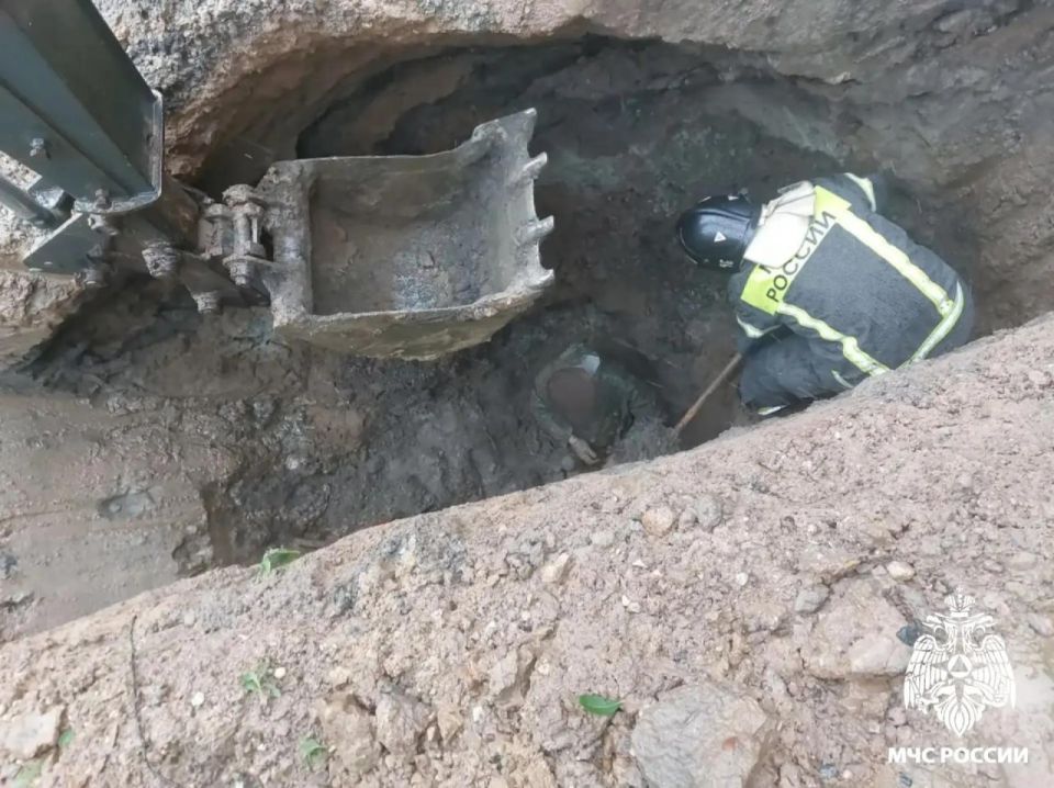 В Тверской области мужчина оказался в яме под землей
