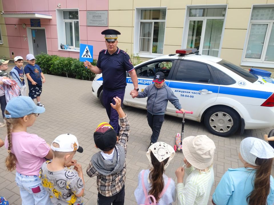 «Я соблюдаю ПДД!»: тверские автоинспекторы устроили дорожный праздник для малышей из детского сада № 51 «Я соблюдаю ПДД!»: тверские автоинспекторы устроили дорожный праздник для малышей из детского сада № 51