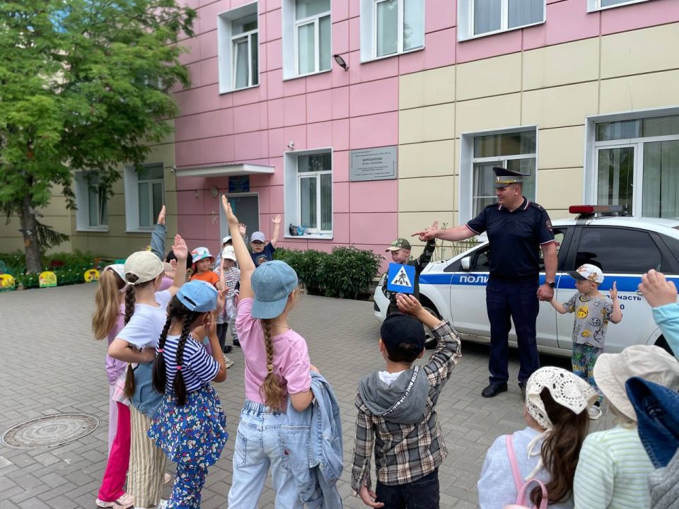 «Я соблюдаю ПДД!»: тверские автоинспекторы устроили дорожный праздник для малышей из детского сада № 51 «Я соблюдаю ПДД!»: тверские автоинспекторы устроили дорожный праздник для малышей из детского сада № 51