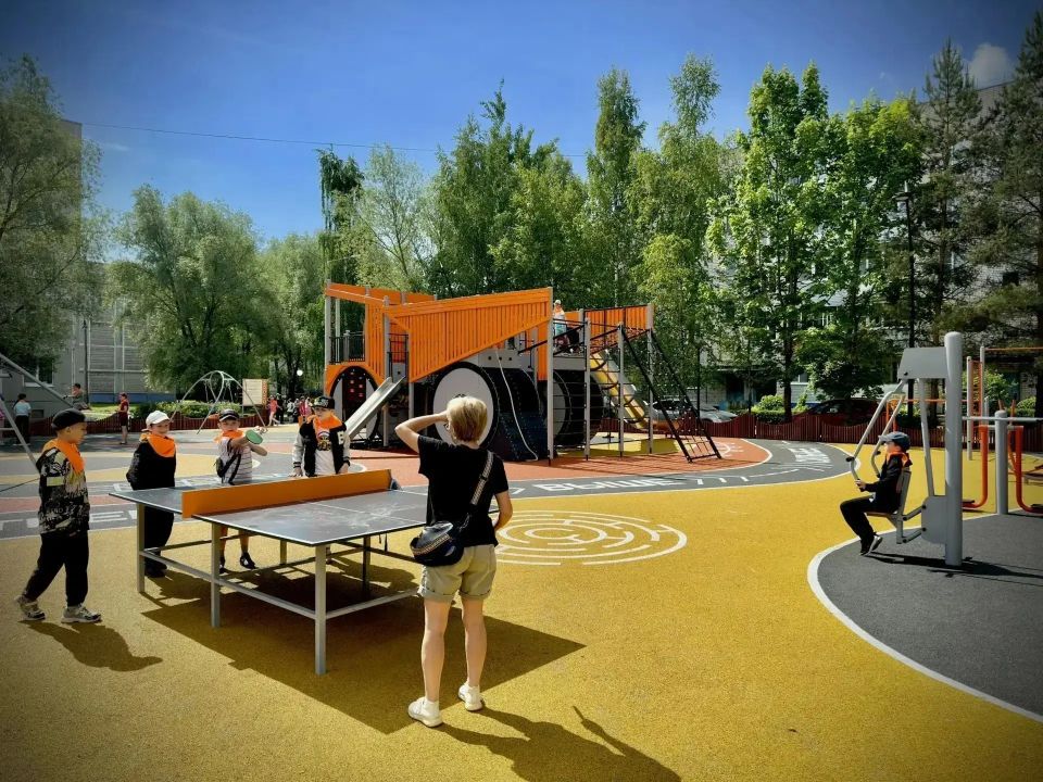 Виталий Королев: Посмотрите, какие яркие и интересные детские площадки появляются в наших городах! Эту недавно открыли в Лихославле во дворе в Советском переулке Виталий Королев: Посмотрите, какие яркие и интересные детские площадки появляются в наших городах! Эту недавно открыли в Лихославле во дворе в Советском переулке