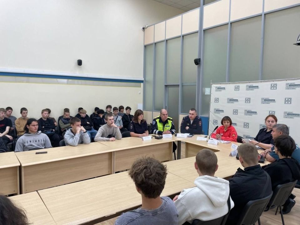 Начальник Госавтоинспекции города Твери призвал студентов к соблюдению ПДД