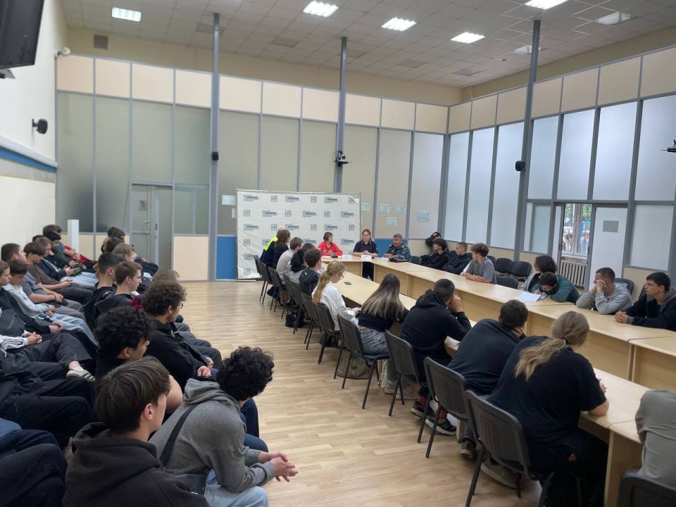 Начальник Госавтоинспекции города Твери призвал студентов к соблюдению ПДД Начальник Госавтоинспекции города Твери призвал студентов к соблюдению ПДД