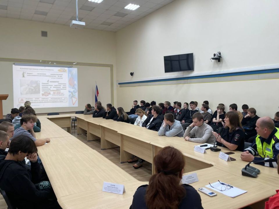 Начальник Госавтоинспекции города Твери призвал студентов к соблюдению ПДД Начальник Госавтоинспекции города Твери призвал студентов к соблюдению ПДД