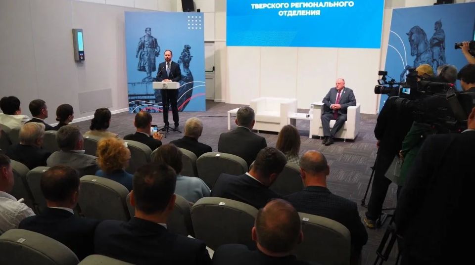 Опора на интересы жителей, создание комфортной среды, развитие здравоохранения, дорожной и других сфер – такие ключевые векторы совместной работы исполнительных органов Тверской области и «Единой России» обозначил Виталий... Опора на интересы жителей, создание комфортной среды, развитие здравоохранения, дорожной и других сфер – такие ключевые векторы совместной работы исполнительных органов Тверской области и «Единой России» обозначил Виталий...