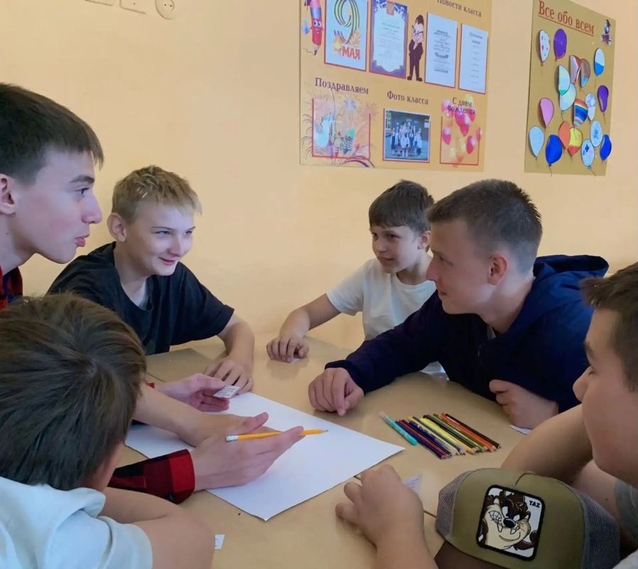 В Лихославльском округе председатель ТИК Виталий Земнов совместно с педагогами проводит информационные часы и беседы с воспитанниками пришкольных лагерей В Лихославльском округе председатель ТИК Виталий Земнов совместно с педагогами проводит информационные часы и беседы с воспитанниками пришкольных лагерей