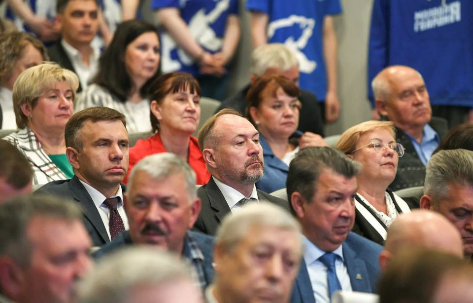 Опора на интересы жителей, создание комфортной среды, развитие здравоохранения, дорожной и других сфер – такие ключевые векторы совместной работы исполнительных органов Тверской области и «Единой России» обозначил Виталий... Опора на интересы жителей, создание комфортной среды, развитие здравоохранения, дорожной и других сфер – такие ключевые векторы совместной работы исполнительных органов Тверской области и «Единой России» обозначил Виталий...