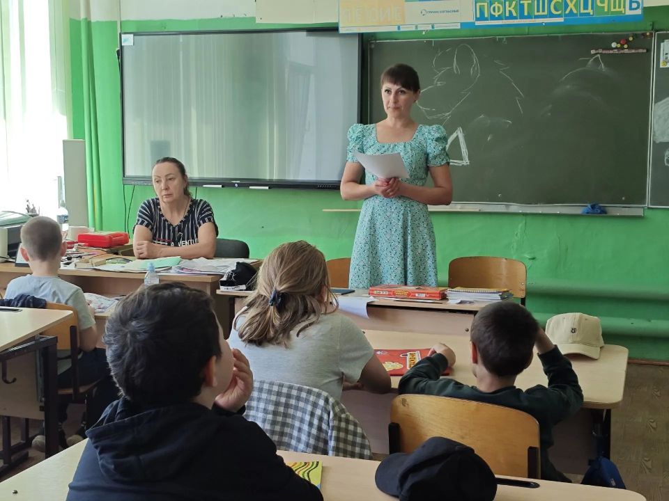 В Лихославльском округе председатель ТИК Виталий Земнов совместно с педагогами проводит информационные часы и беседы с воспитанниками пришкольных лагерей В Лихославльском округе председатель ТИК Виталий Земнов совместно с педагогами проводит информационные часы и беседы с воспитанниками пришкольных лагерей