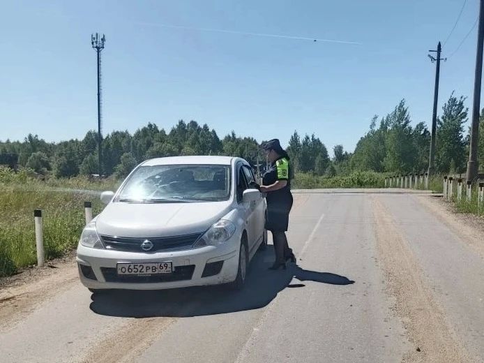 Сотрудники Бежецкой и Осташковской Госавтоинспекции напомнили водителям о безопасности на железнодорожных переездах Сотрудники Бежецкой и Осташковской Госавтоинспекции напомнили водителям о безопасности на железнодорожных переездах