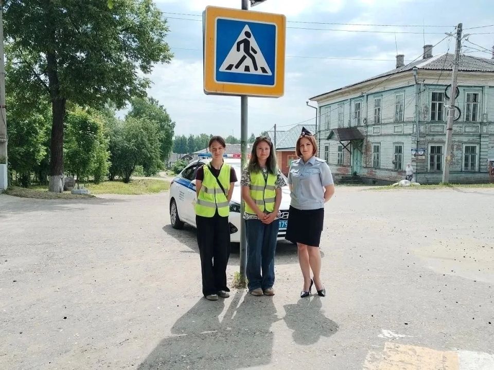 В Краснохолмском муниципальном округе автоинспекторы и школьники провели акцию «СТОП перед переходом» В Краснохолмском муниципальном округе автоинспекторы и школьники провели акцию «СТОП перед переходом»