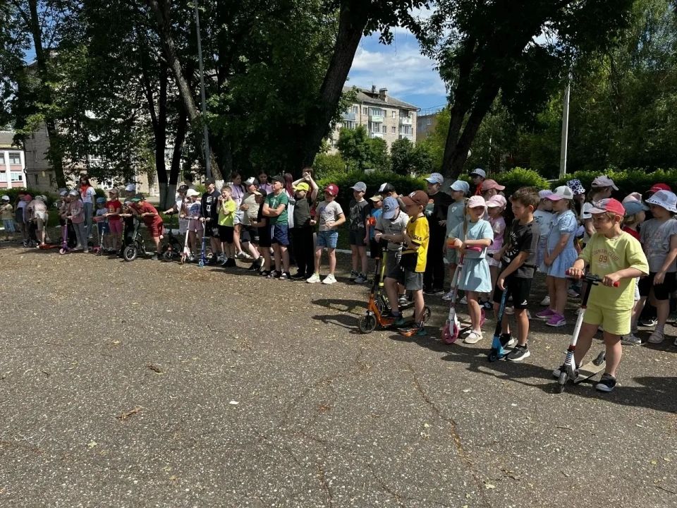 В Бологовском муниципальном округе для воспитанников пришкольного лагеря МБОУ «СОШ № 11» прошли «Веселые старты на самокате» В Бологовском муниципальном округе для воспитанников пришкольного лагеря МБОУ «СОШ № 11» прошли «Веселые старты на самокате»