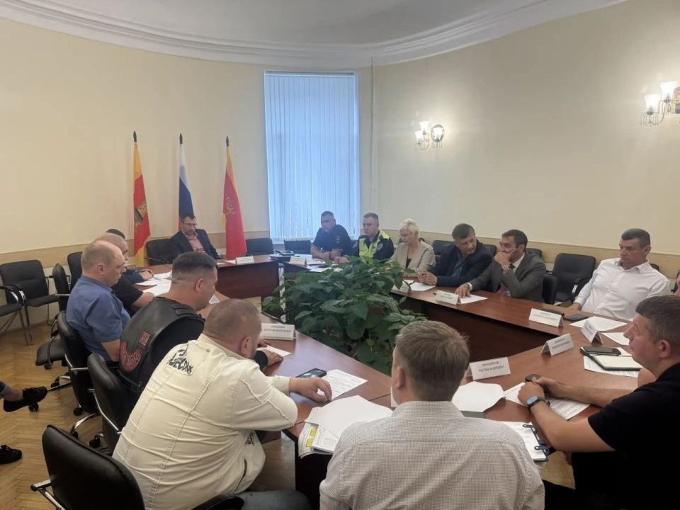 В Твери прошло очередное заседание городской комиссии по обеспечению безопасности дорожного движения, в которой приняли участие сотрудники Госавтоинспекции города Твери и представители Администрации В Твери прошло очередное заседание городской комиссии по обеспечению безопасности дорожного движения, в которой приняли участие сотрудники Госавтоинспекции города Твери и представители Администрации