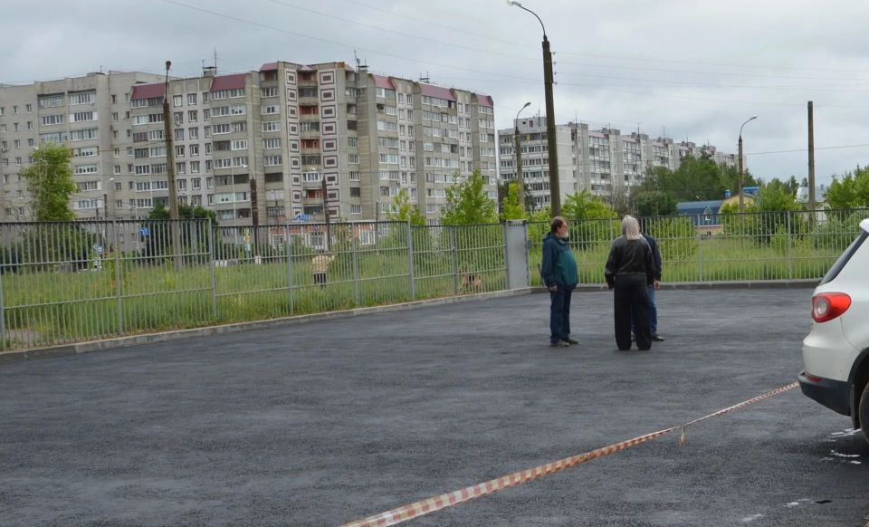 Во всех районах города продолжаются работы по благоустройству дворов Во всех районах города продолжаются работы по благоустройству дворов