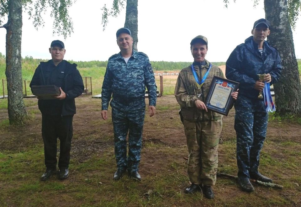 В ТВЕРИ РУКОВОДИТЕЛИ ПОДРАЗДЕЛЕНИЙ УМВД СОРЕВНОВАЛИСЬ В СТРЕЛЬБЕ В ТВЕРИ РУКОВОДИТЕЛИ ПОДРАЗДЕЛЕНИЙ УМВД СОРЕВНОВАЛИСЬ В СТРЕЛЬБЕ