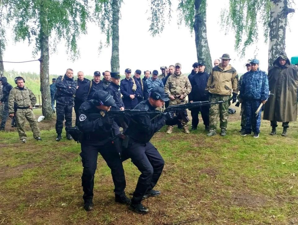 В ТВЕРИ РУКОВОДИТЕЛИ ПОДРАЗДЕЛЕНИЙ УМВД СОРЕВНОВАЛИСЬ В СТРЕЛЬБЕ В ТВЕРИ РУКОВОДИТЕЛИ ПОДРАЗДЕЛЕНИЙ УМВД СОРЕВНОВАЛИСЬ В СТРЕЛЬБЕ