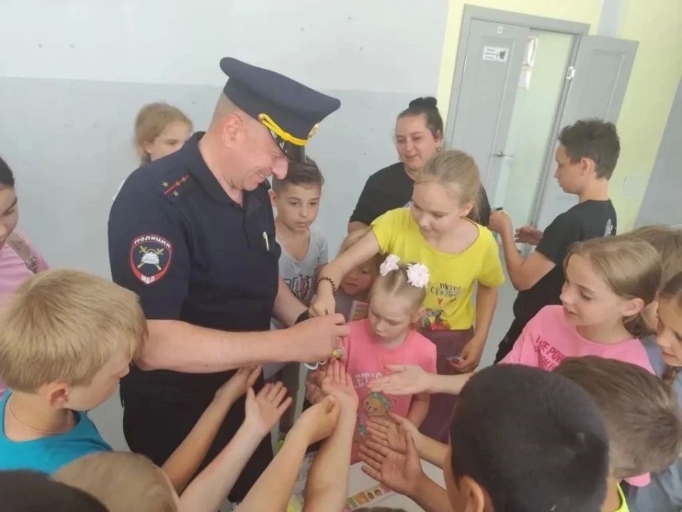 В Калязинском муниципальном округе автоинспекторы провели беседы с воспитанниками летнего оздоровительного лагеря на базе Зареченской школы В Калязинском муниципальном округе автоинспекторы провели беседы с воспитанниками летнего оздоровительного лагеря на базе Зареченской школы