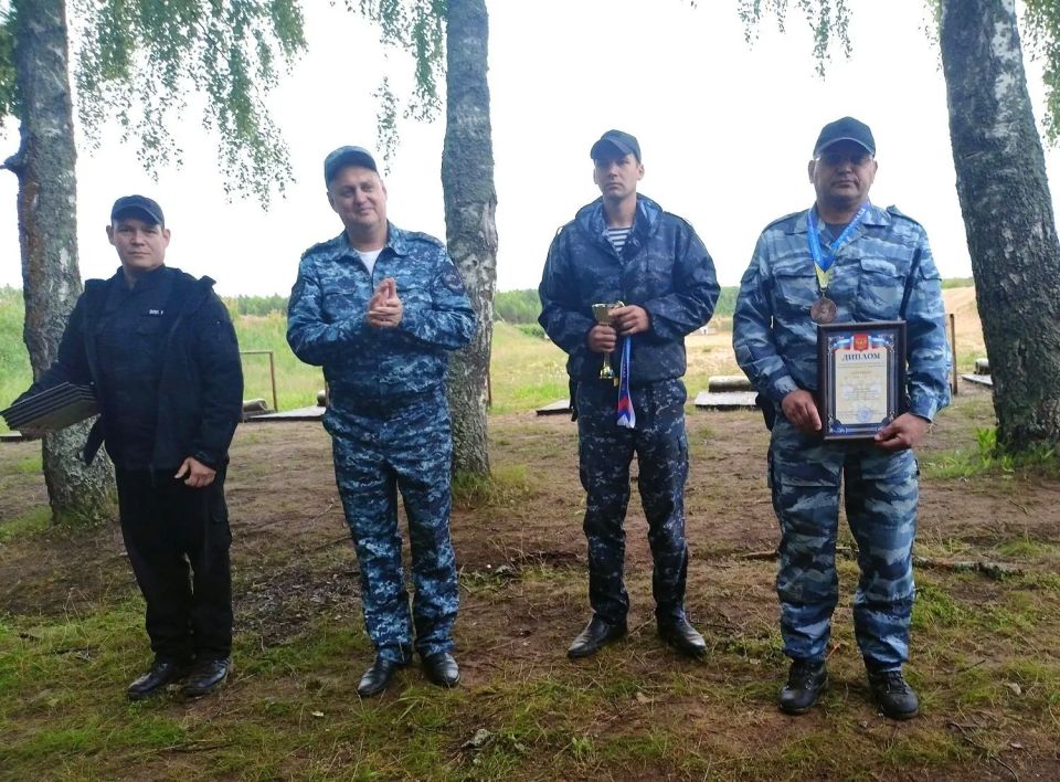 В ТВЕРИ РУКОВОДИТЕЛИ ПОДРАЗДЕЛЕНИЙ УМВД СОРЕВНОВАЛИСЬ В СТРЕЛЬБЕ В ТВЕРИ РУКОВОДИТЕЛИ ПОДРАЗДЕЛЕНИЙ УМВД СОРЕВНОВАЛИСЬ В СТРЕЛЬБЕ
