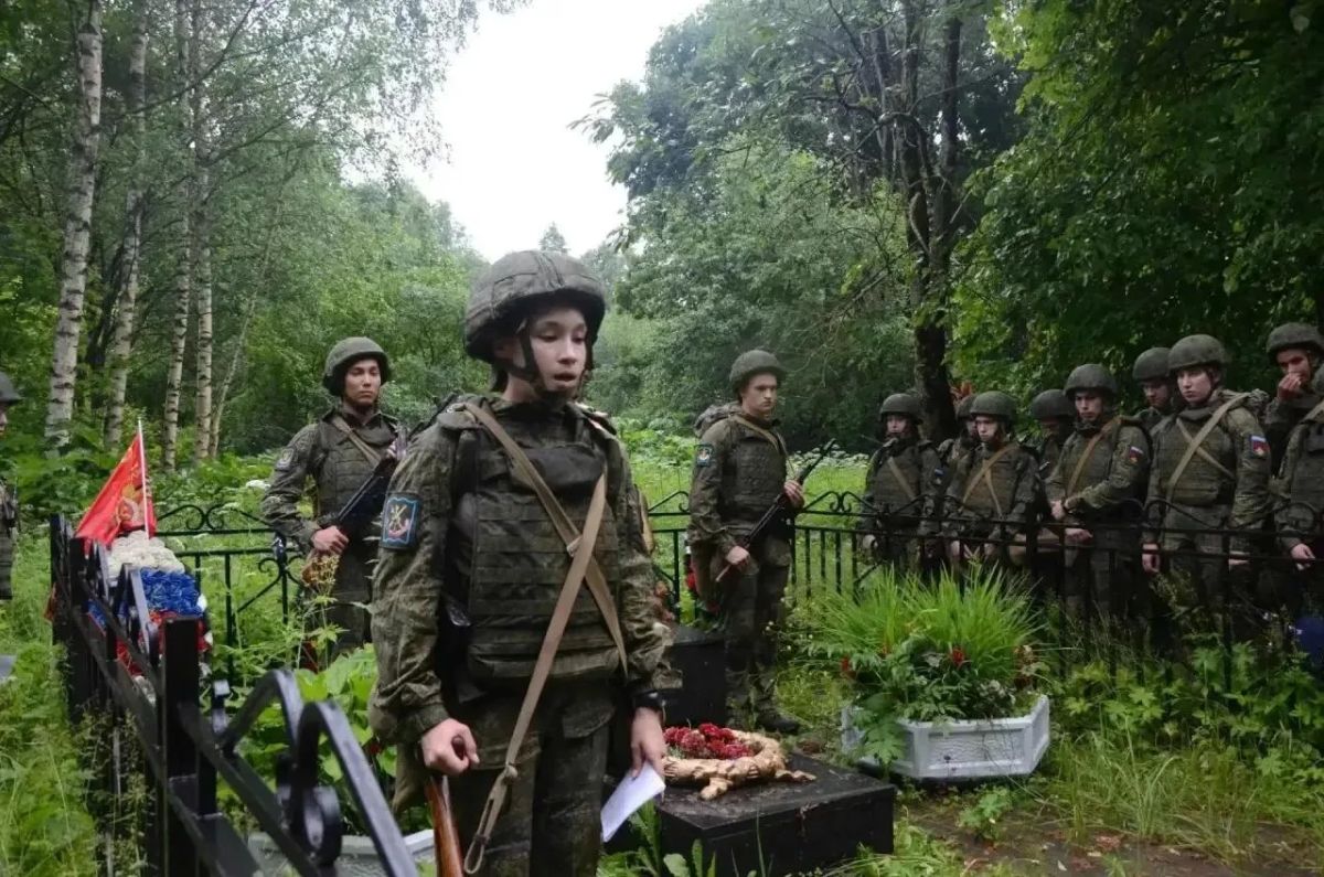 В Тверской области курсанты и офицеры совершили 15-километровый марш-бросок В Тверской области курсанты и офицеры совершили 15-километровый марш-бросок