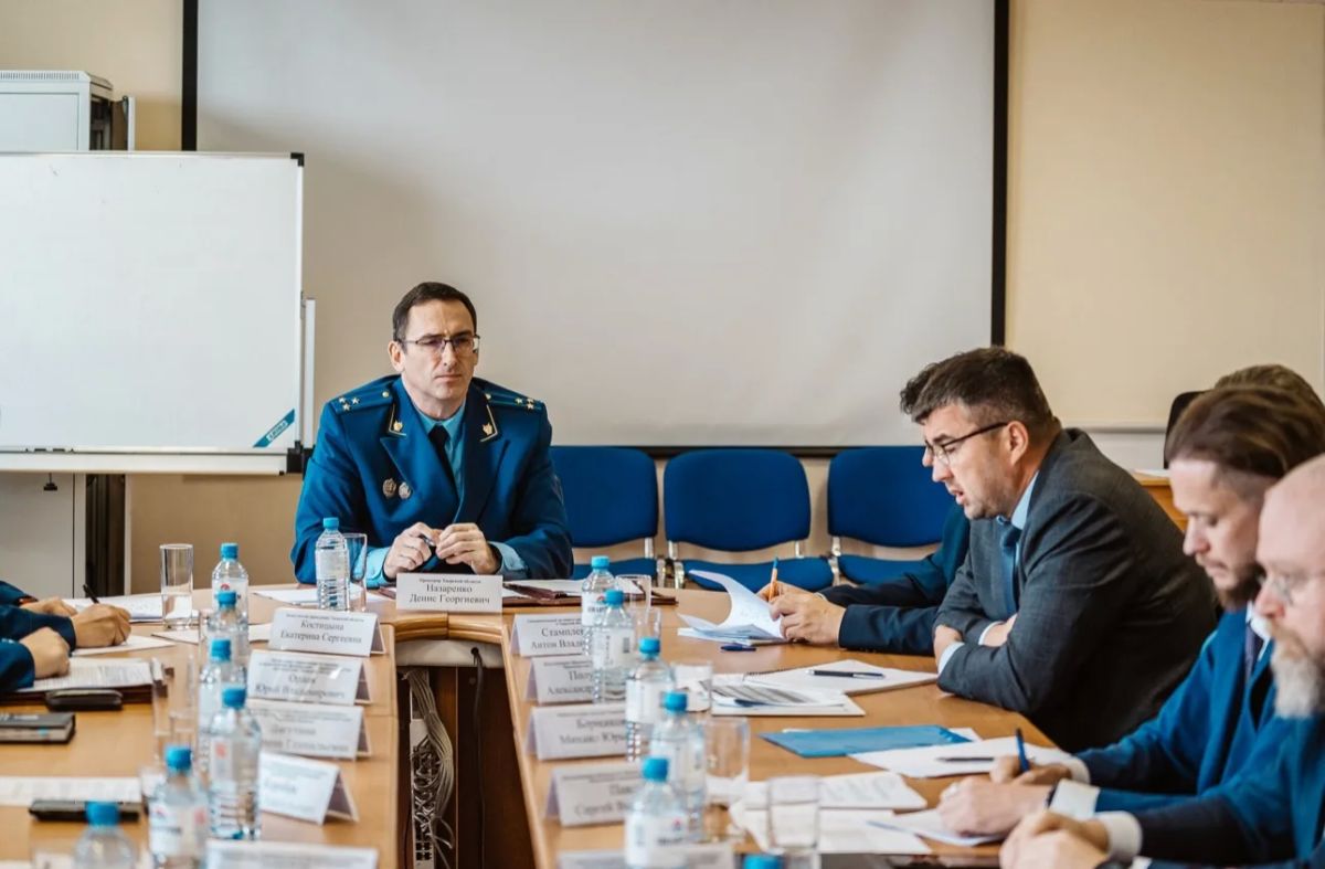 Прокурор Тверской области Денис Назаренко провёл встречу с предпринимателями региона Прокурор Тверской области Денис Назаренко провёл встречу с предпринимателями региона