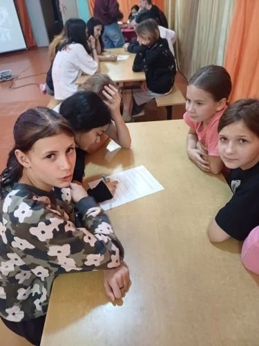 ВСПОМИНАЯ ПРОШЛОЕ, ЧТОБЫ ЦЕНИТЬ НАСТОЯЩЕЕ ВСПОМИНАЯ ПРОШЛОЕ, ЧТОБЫ ЦЕНИТЬ НАСТОЯЩЕЕ