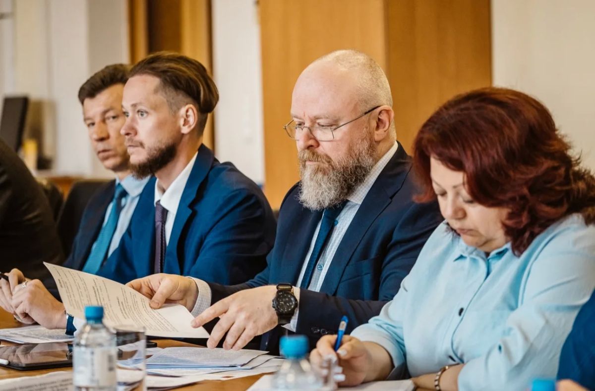 Прокурор Тверской области Денис Назаренко провёл встречу с предпринимателями региона Прокурор Тверской области Денис Назаренко провёл встречу с предпринимателями региона