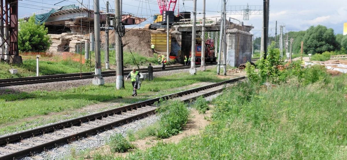 В Твери демонтируют остатки старой Горбатки и собрали металлический каркас нового моста В Твери демонтируют остатки старой Горбатки и собрали металлический каркас нового моста
