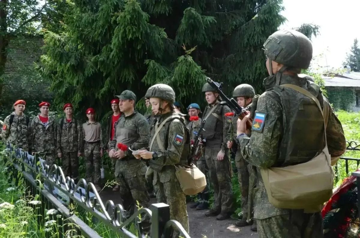 В Тверской области курсанты и офицеры совершили 15-километровый марш-бросок В Тверской области курсанты и офицеры совершили 15-километровый марш-бросок