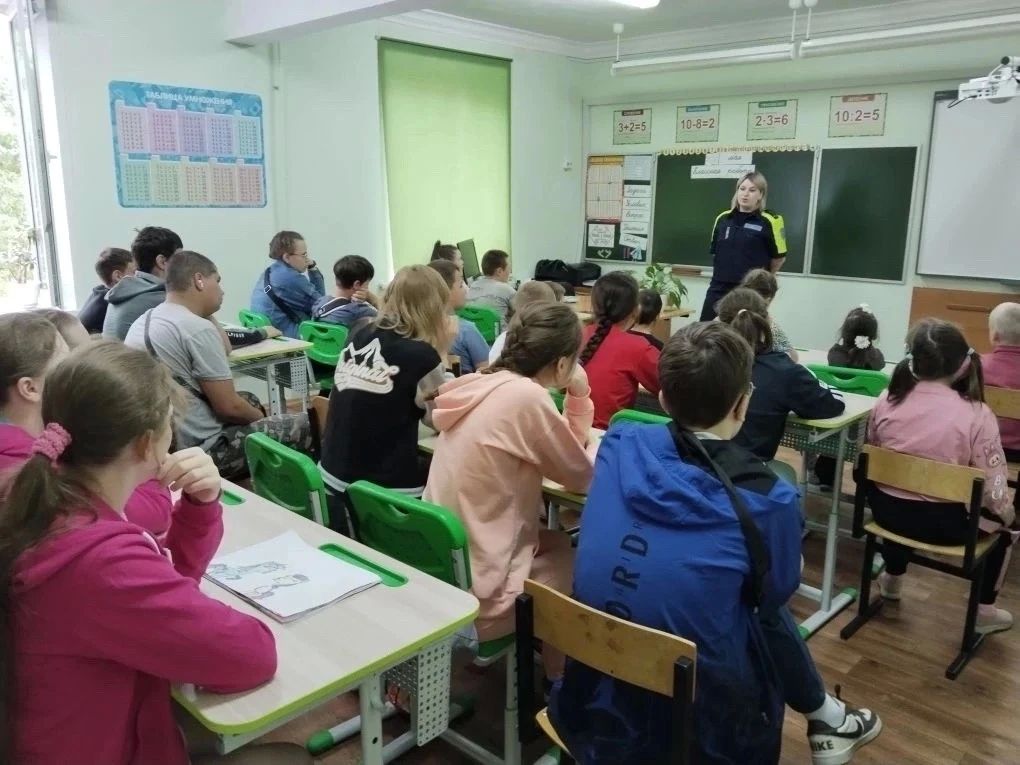 Сотрудники Нелидовской Госавтоинспекции провели профилактические беседы по дорожной безопасности в летних пришкольных лагерях Сотрудники Нелидовской Госавтоинспекции провели профилактические беседы по дорожной безопасности в летних пришкольных лагерях